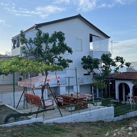 Apartments Medic Drace Bagian luar foto