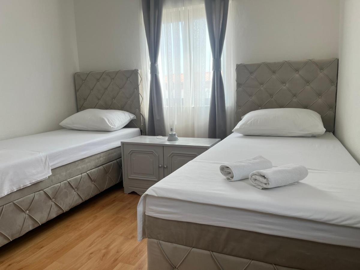 Apartments Medic Drace Bagian luar foto